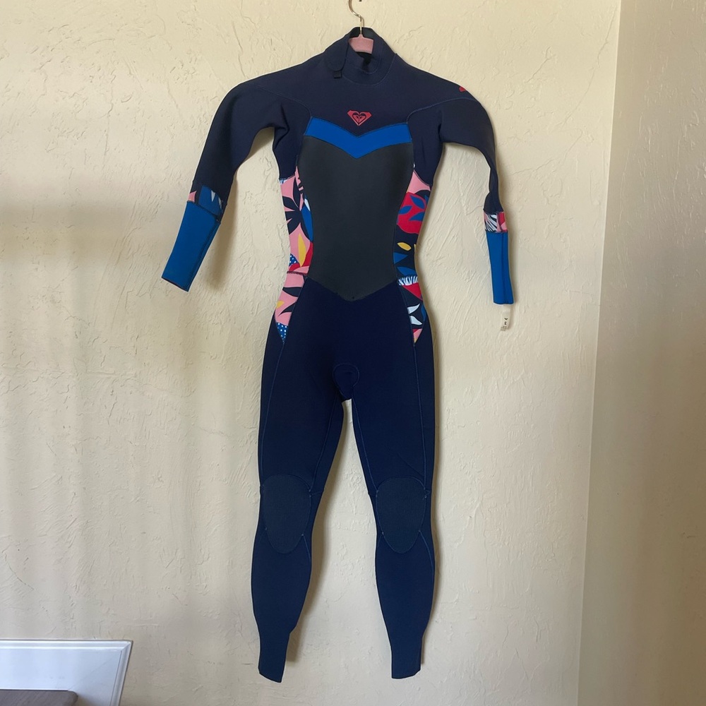 Roxy Women's Navy Blue Full Wetsuit with Pink Floral Panels